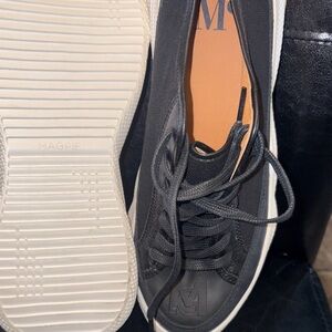 House of Magpie Black and White Athletic Shoes